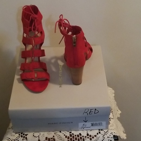 All sort of foot wear/ shoes - Picture 12 of 16